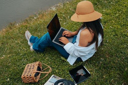 From Home to Anywhere: Accessories to Create a Versatile Office Setup