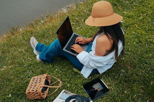 From Home to Anywhere: Accessories to Create a Versatile Office Setup